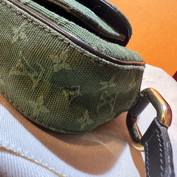 Louis Vuitton Juliette MM Monogram Mini Canvas Handbag - Picture 9 of 13